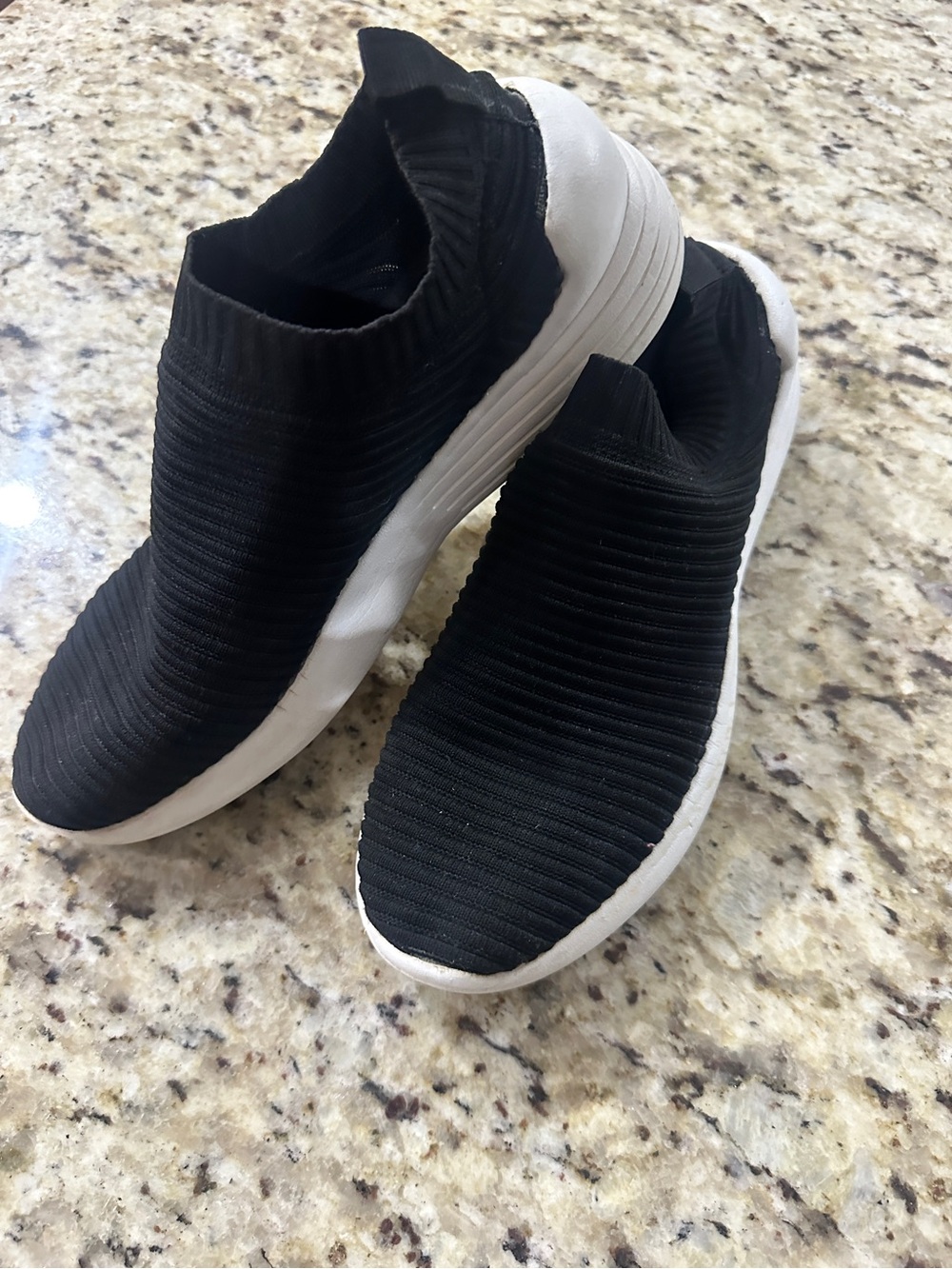 Boutique Style Tennis Sneakers Women 8 Ribbed Slip On No Laces Black White